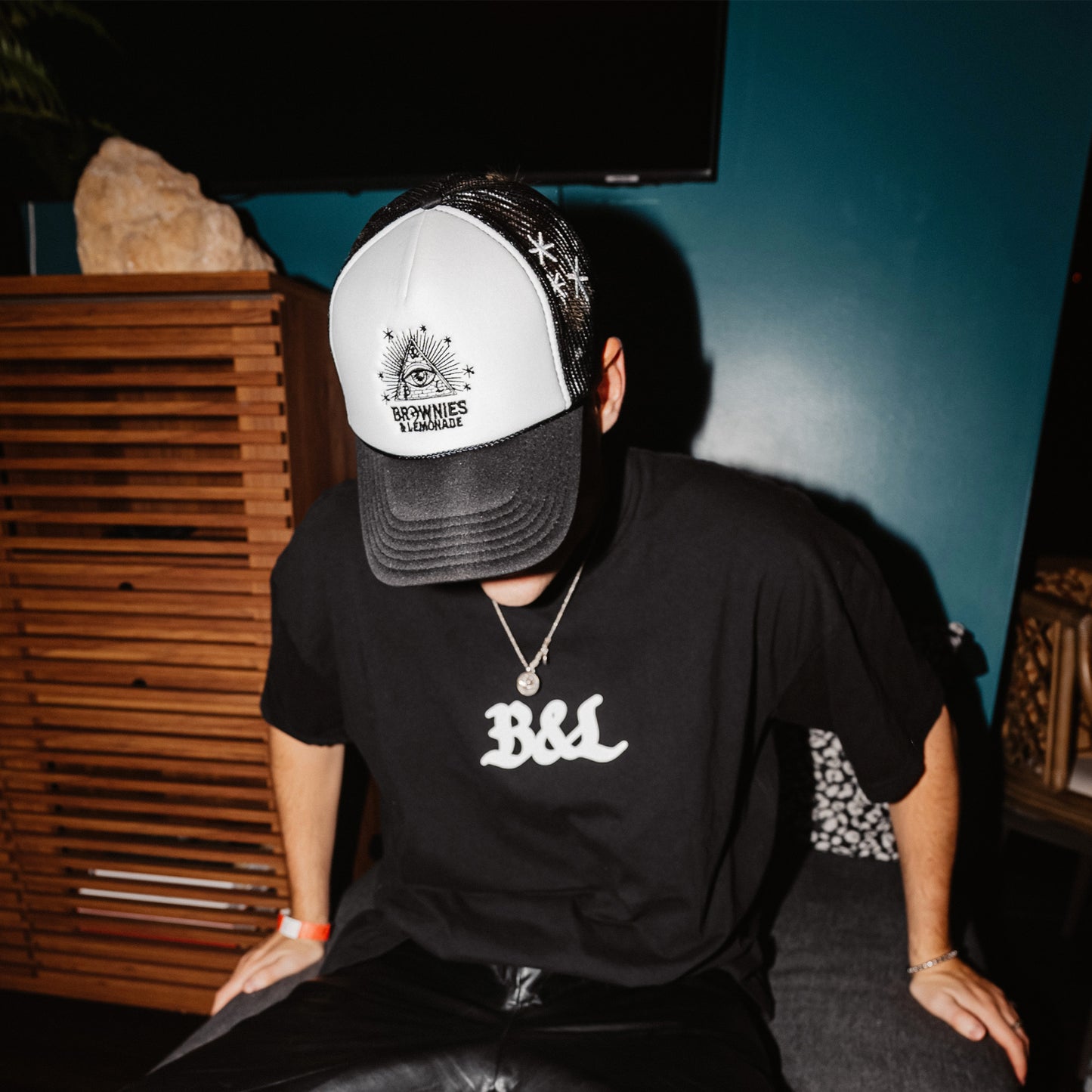 B&L PYRAMID TRUCKER HAT